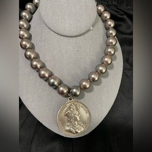 French Kande pearl choker